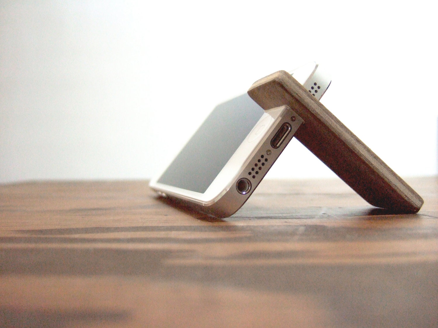 wood iPhone 5 stand. walnut with cream.