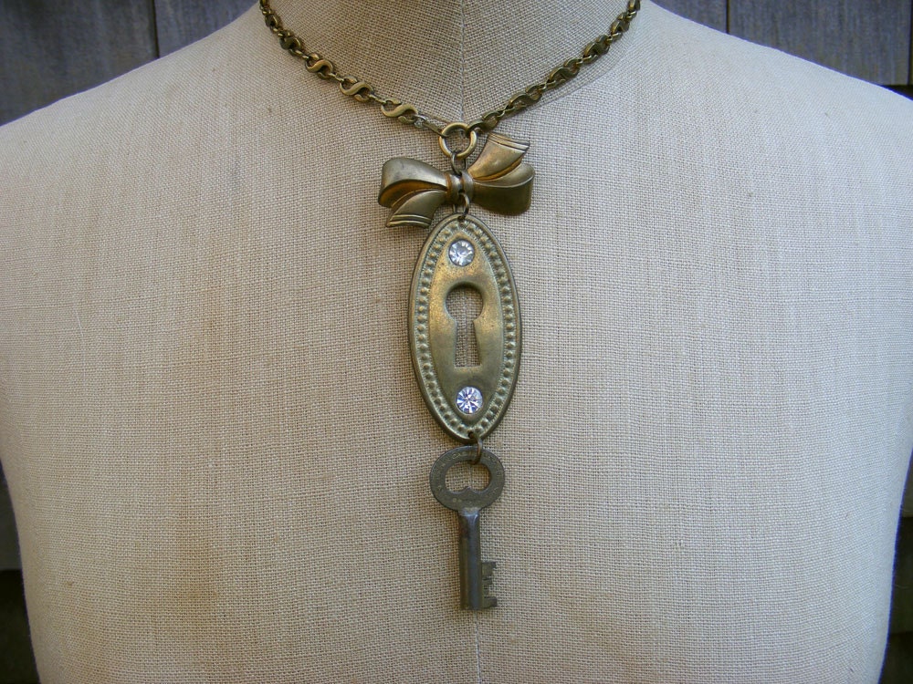Peek-A-Boo - Vintage Lock and Key Necklace with Bow