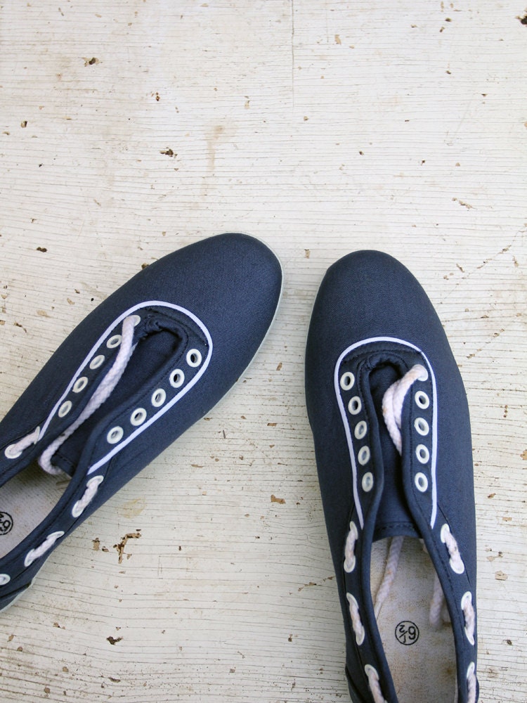 Vintage Nautical Shoes // Blue Tennis Shoes // Size 6.5