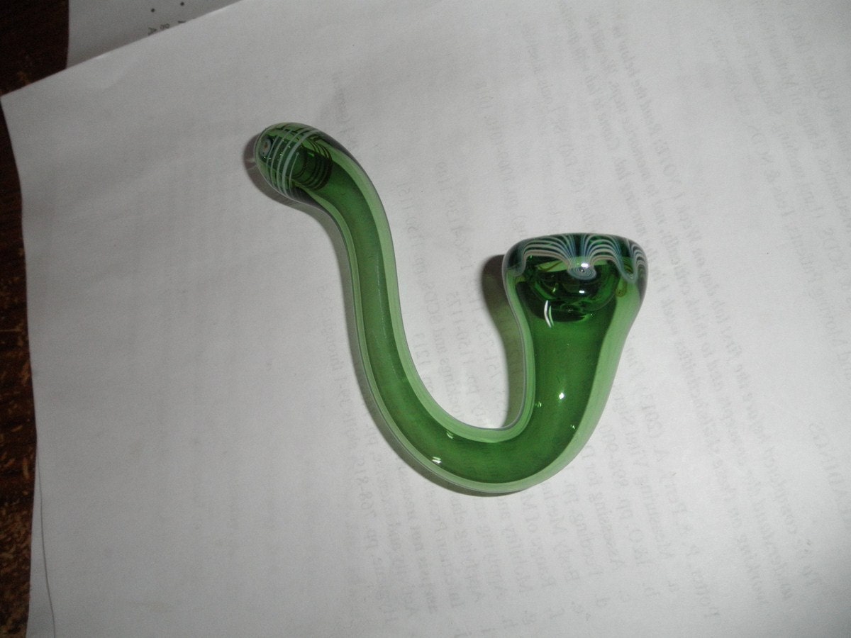 Sherlock in green with accent lines on mouthpiece and spiderweb bowl