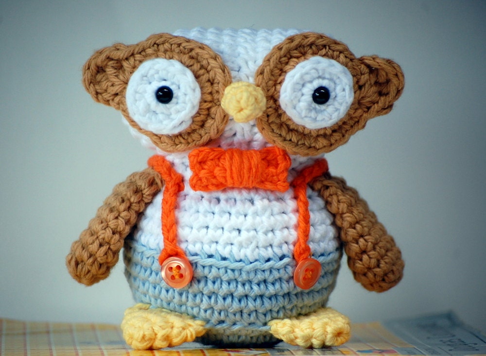 Amigurumi Owl sporting suspenders, bow tie, sturdy and nerdy.