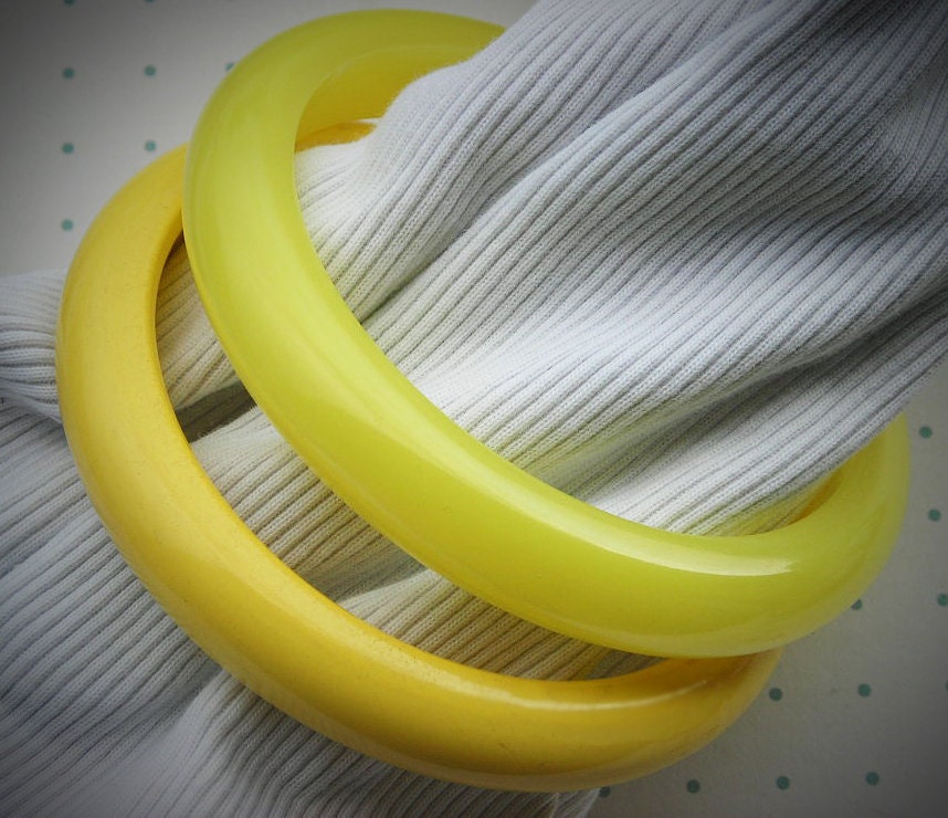 Vintage 1960s Yellow Bangle Bracelet Set Moonglow 2 bracelets