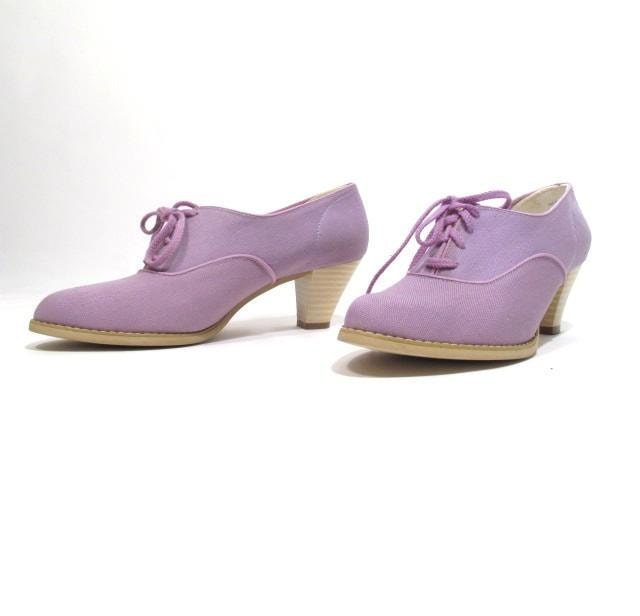 1980s Vintage Dead Stock Lilac Canvas Heeled Oxfords. Size 7.5