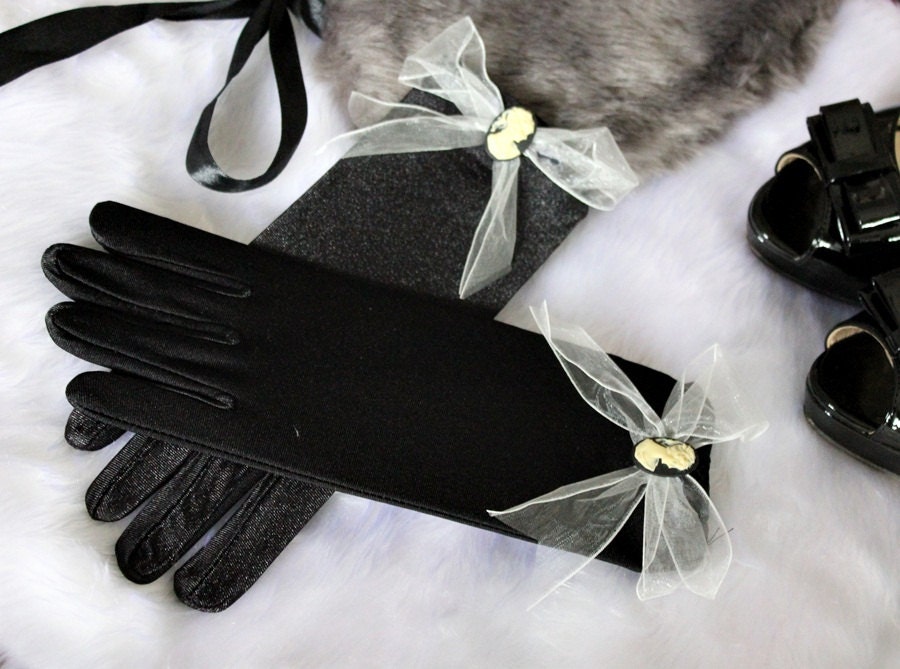 Black and white organza ribbon gloves