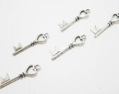 5 Heart Shaped Silver Metal Key Charms 4064