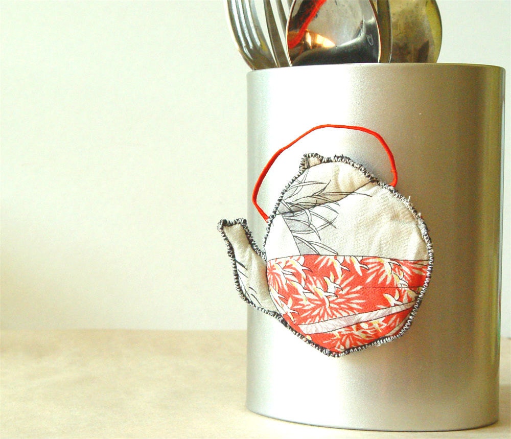 TEXTILE MAGNET, Quilted Teapot, Kitchen Decoration, Japanese Tea