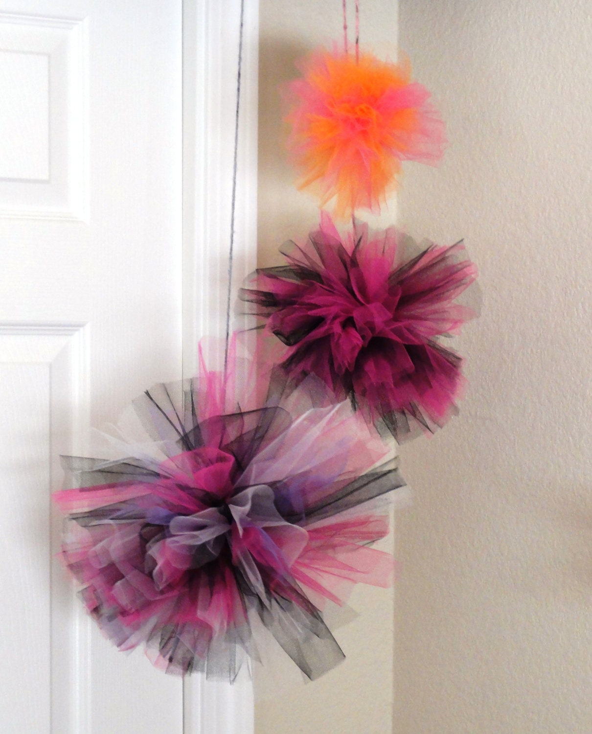 Pom Pom Pink White Black and Orange Tulle Tull Pom-Poms