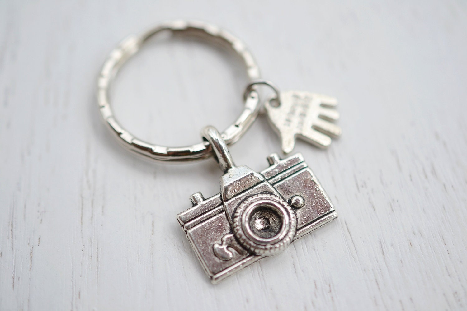 Camera Charm Keychain Keyring,Photography Keyring,Photographer Accessory,Antique Silver Camera Keychain,Bag Accessory Key Chain, Handmade