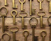 The Relic Collection - Rustic Style Skeleton Keys in Bronze - Set of 18 Keys - 3 STYLES