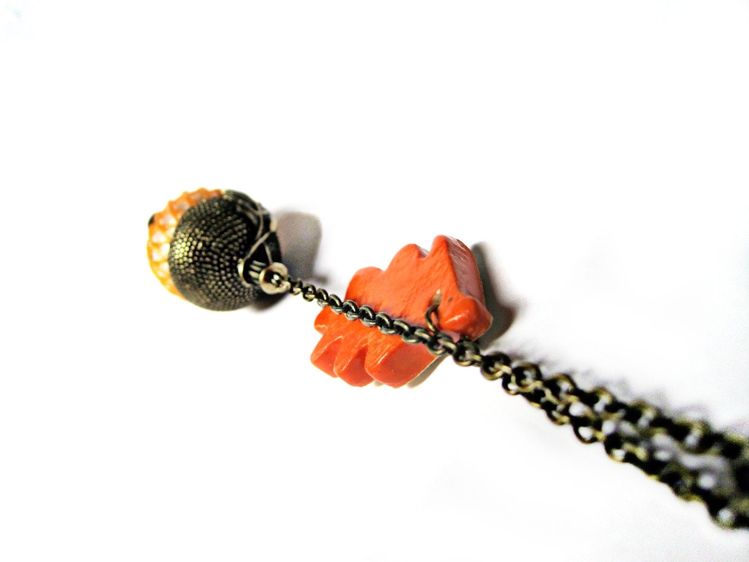 Acorn necklace, oak leaf, lariat - pottery necklace - ceramic and metal woodland charms - Orange, Tangerine - Fall, Autumn, back to school - 2fillesdunord