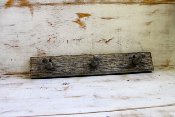 Rustic Vintage 3-Peg Wall Rack