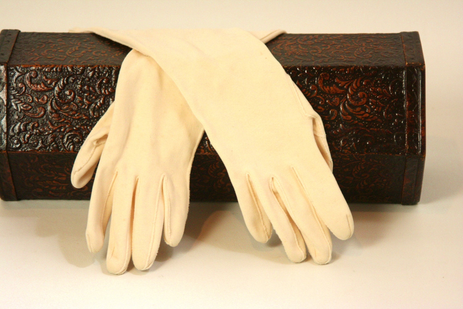 Women's Off White Mid-Length Dress Gloves