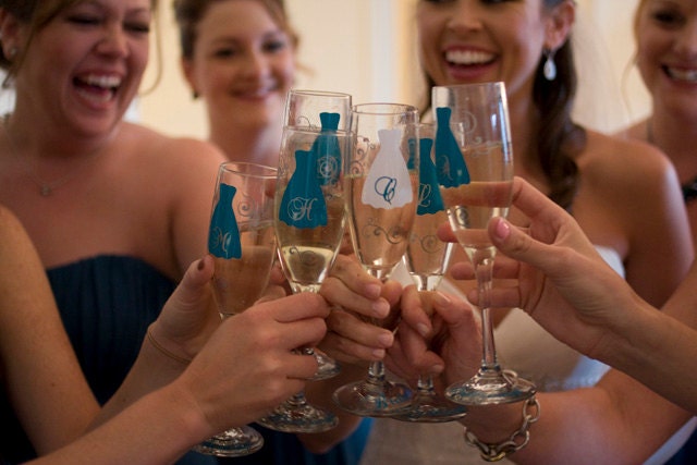 Bride and Bridesmaids gift champagne glasses, 5 wedding flutes, Peacock teal or pick your own color
