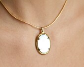 Mother of Pearl on Gold Oval Pendant on Flat Chain - Vintage Necklace