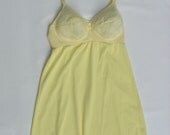 VTG Warners Soft Yellow Slip - Sz Medium Free -Shipping to US