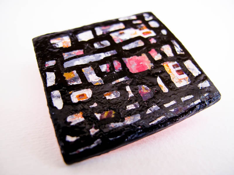 Original and unique brooch, abstract art, black, white, grey, art to wear jewelry - Mixed media jewelry Lespetitsbuttons