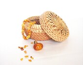 Woven jewelry chest. Wicker jewelry box. White wicker basket in Chinese bend pattern. Eco friendly gift. Ethnic home decor. rustic straw