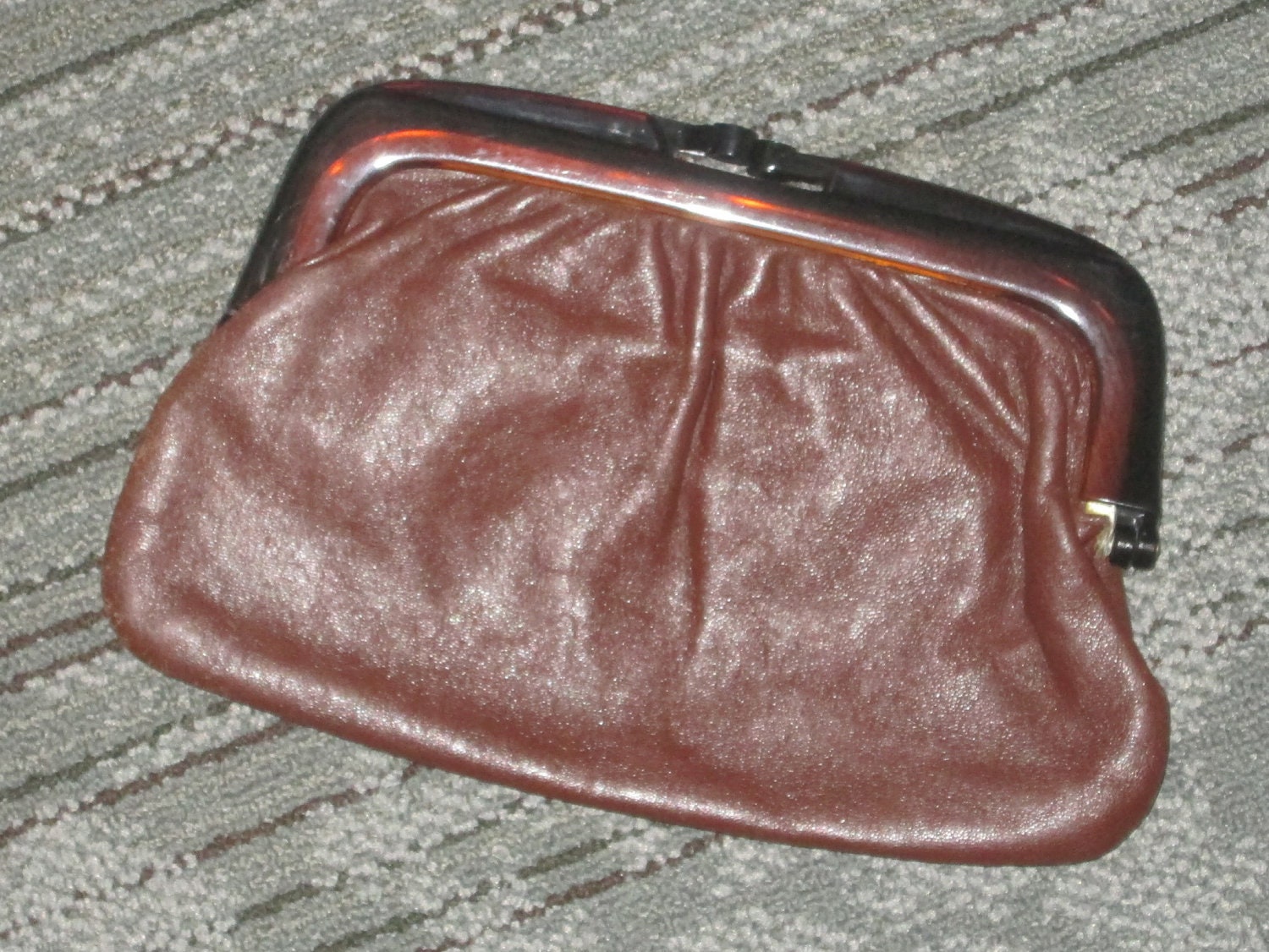 60s VTG Bakelite Brown Italian Leather CLUTCH Retro Made in Italy Kiss Lock Closure Handbag Bag Purse Tote