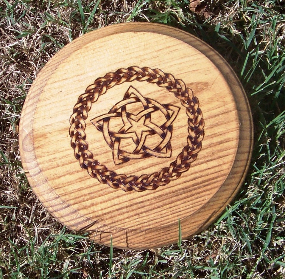 Knotwork Altar Tile