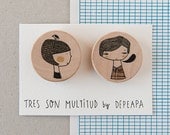Boy and girl II - Pack of  illustrated wooden brooches
