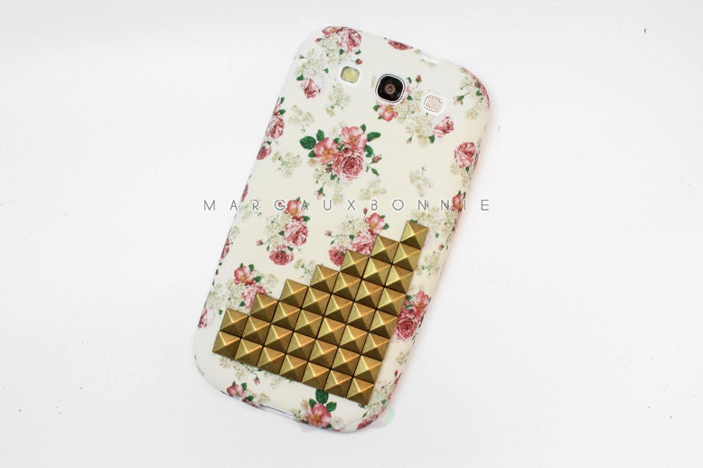 FREE Shipping US -- Samsung Galaxy S3 White Pink Vintage Flower Rose Brass Studded Silicone Matte Phone Case AT&T Verizon Tmobile
