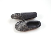 Felted slippers from 100 percent natural sheep's wool, made to order, grey