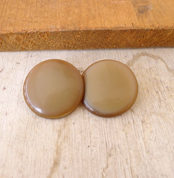 Vintage 60's Huge Milky Brown Moonglow Round Clip On Earrings