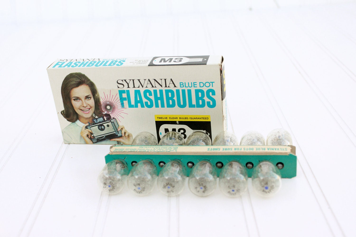 Sylvania flash bulbs, blue dot, M3, 31 blue bulbs