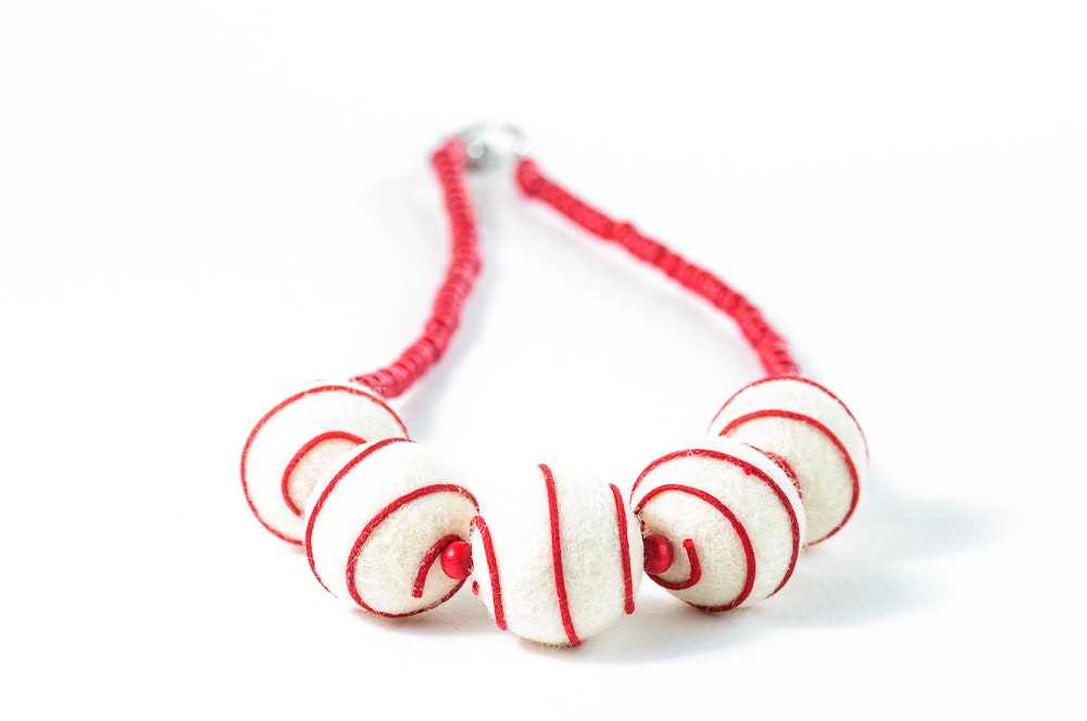 Christmas Felt Necklace / Red and White Felted Necklace for Christmas Winter Statement Necklace Eco Friendly