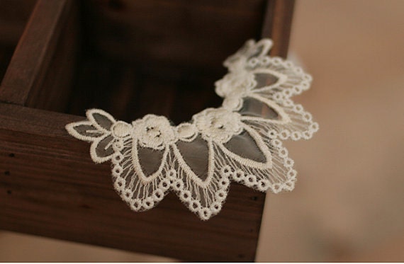 Five Leaves Motive Lace Aplique 2 pcs