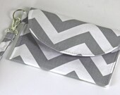 Handmade Modern Clutch Style Chevron Wristlet in Gray and White Zigzag....From Annika in Chautauqua