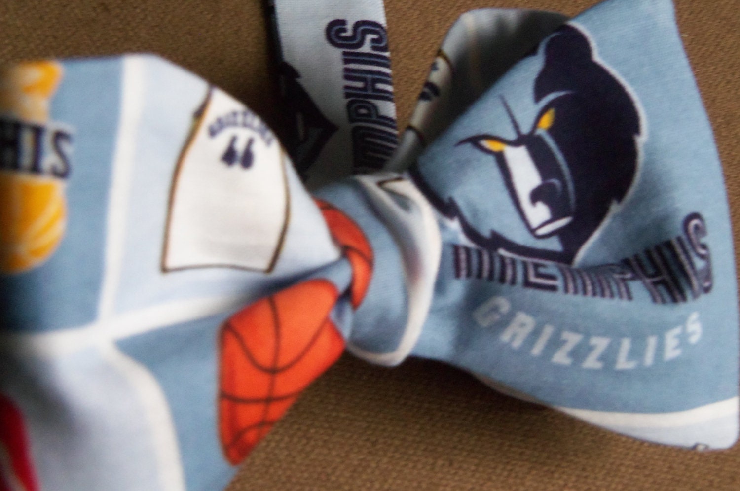 Memphis Grizzlies - Mens/Boys Adjustable Self-Tie Bow Tie in Grizzlies