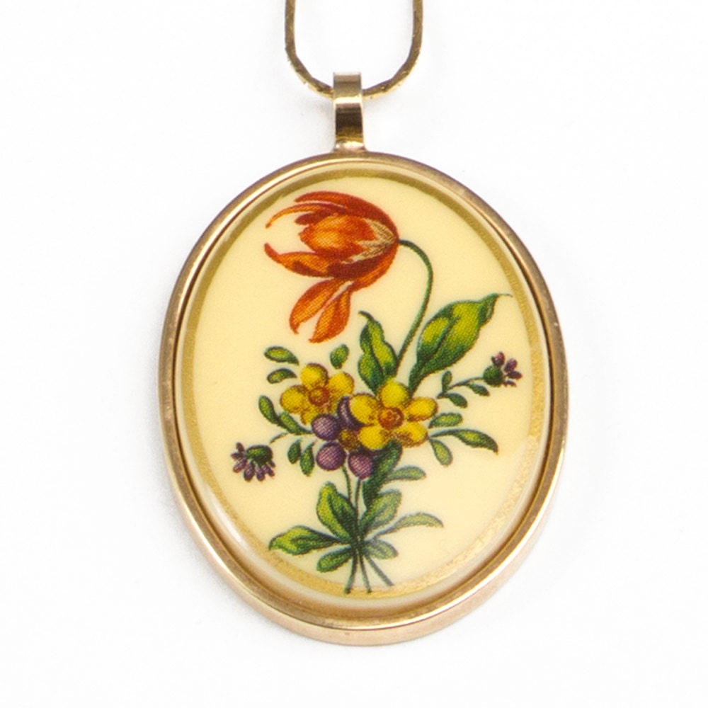 60s Vintage Necklace Oval Flower Bouquet Gold Chain
