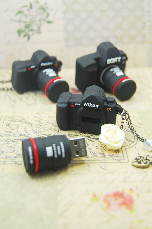 16gb usb flash drive - a mini Dslr camera necklace (MADE TO ORDER)
