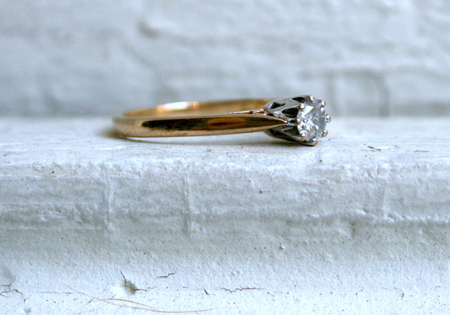 Lovely Vintage 9K Yellow Gold Diamond Solitaire Engagement Ring.