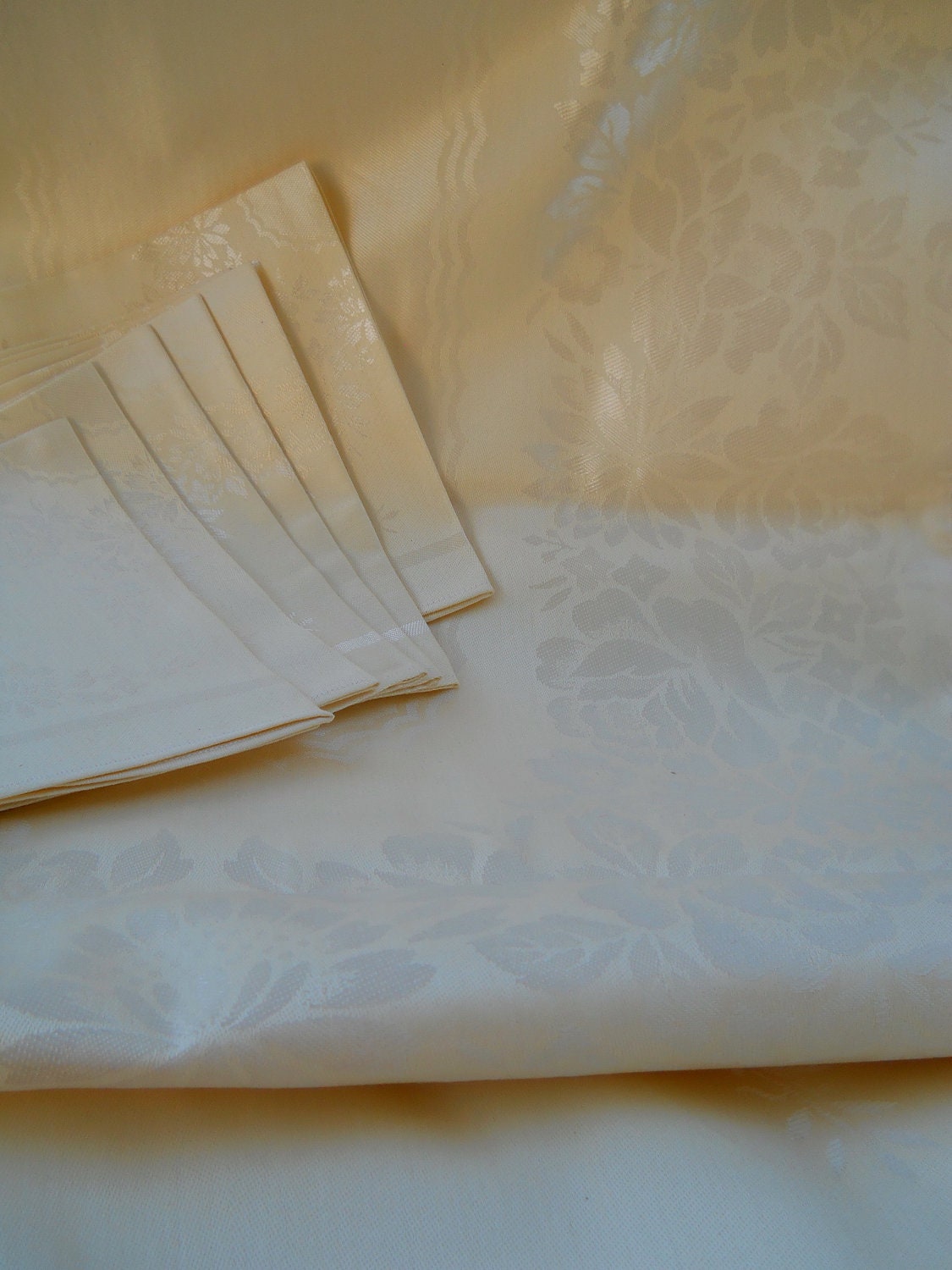 Never Used Vintage Damask Tablecloth and 12 Napkins ... Price Reduced