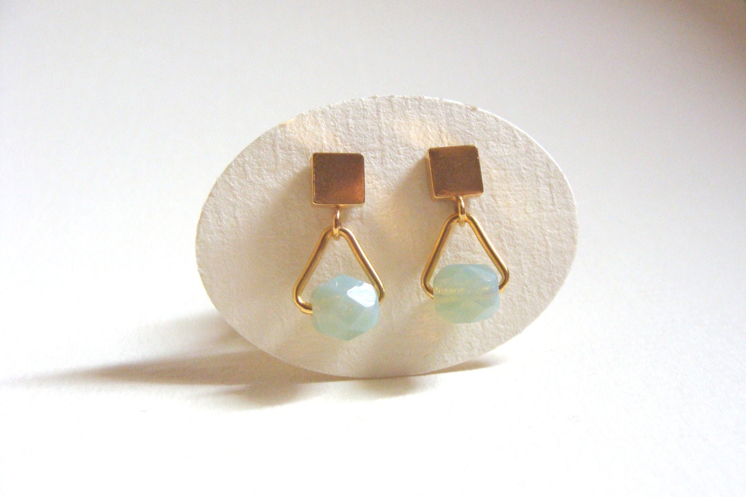 Mint green gold triangle minimal earrings. Triangle earrings. Geometrical jewelry - faunayflorashop