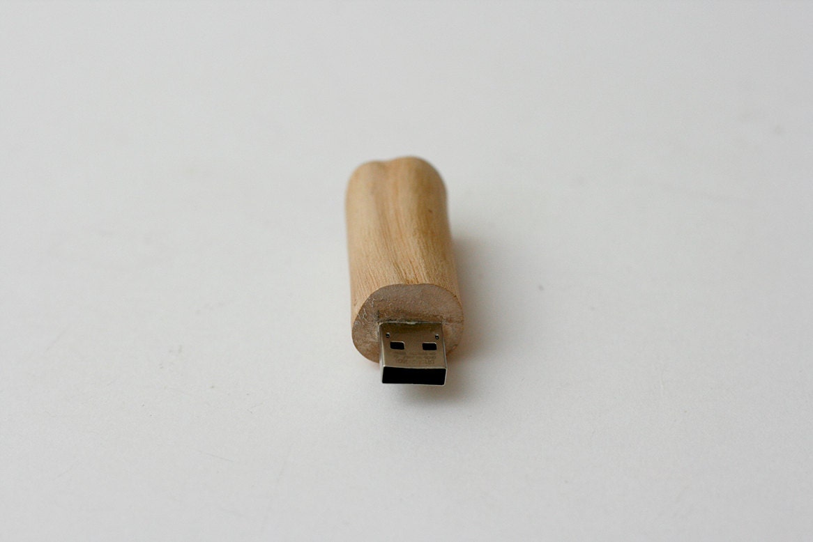USB Memory stick / Flash drive / 16GB / Natural cherry wood