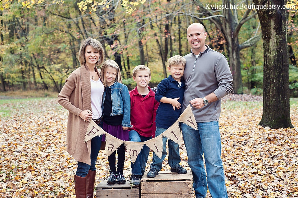 FAMILY Burlap Banner - Fireplace decor, Photo prop, Family Reunion, wall art
