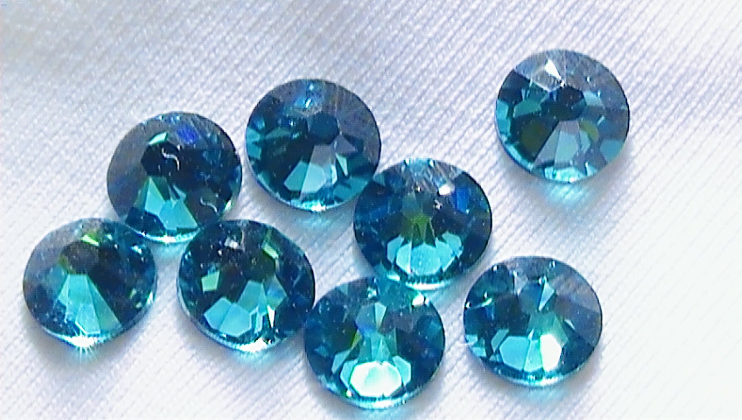 Blue Zircon 2058 Swarovski Elements Rhinestones, 30ss Flatback 10 pieces