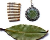 pressed flower necklace resin jewelry green fern. shabby chic circle filigree pendant for autum fall. boho chic
