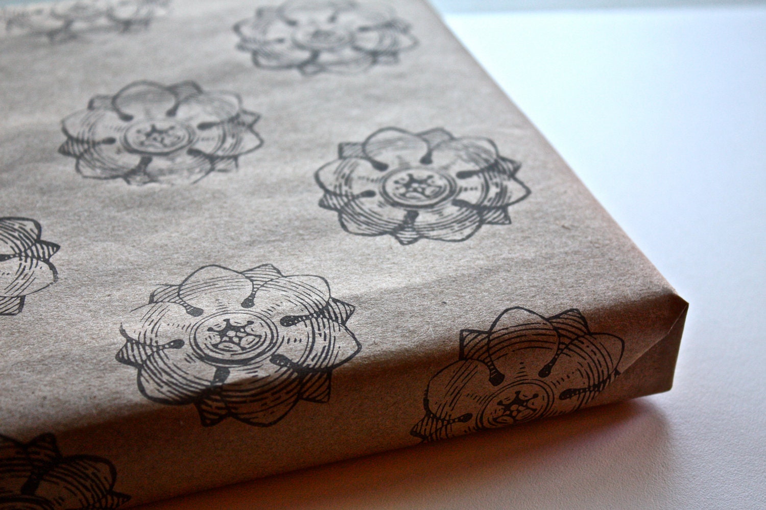 Gift Wrap Hand-stamped Wrapping Paper with Gift Box Brown Kraft Paper Rustic Flower Pattern