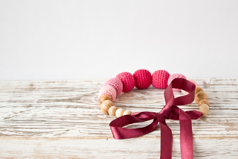 Raspberry Crochet Nursing Necklace - Ombre Pink - teething necklace for mom to wear, gift for a new mom