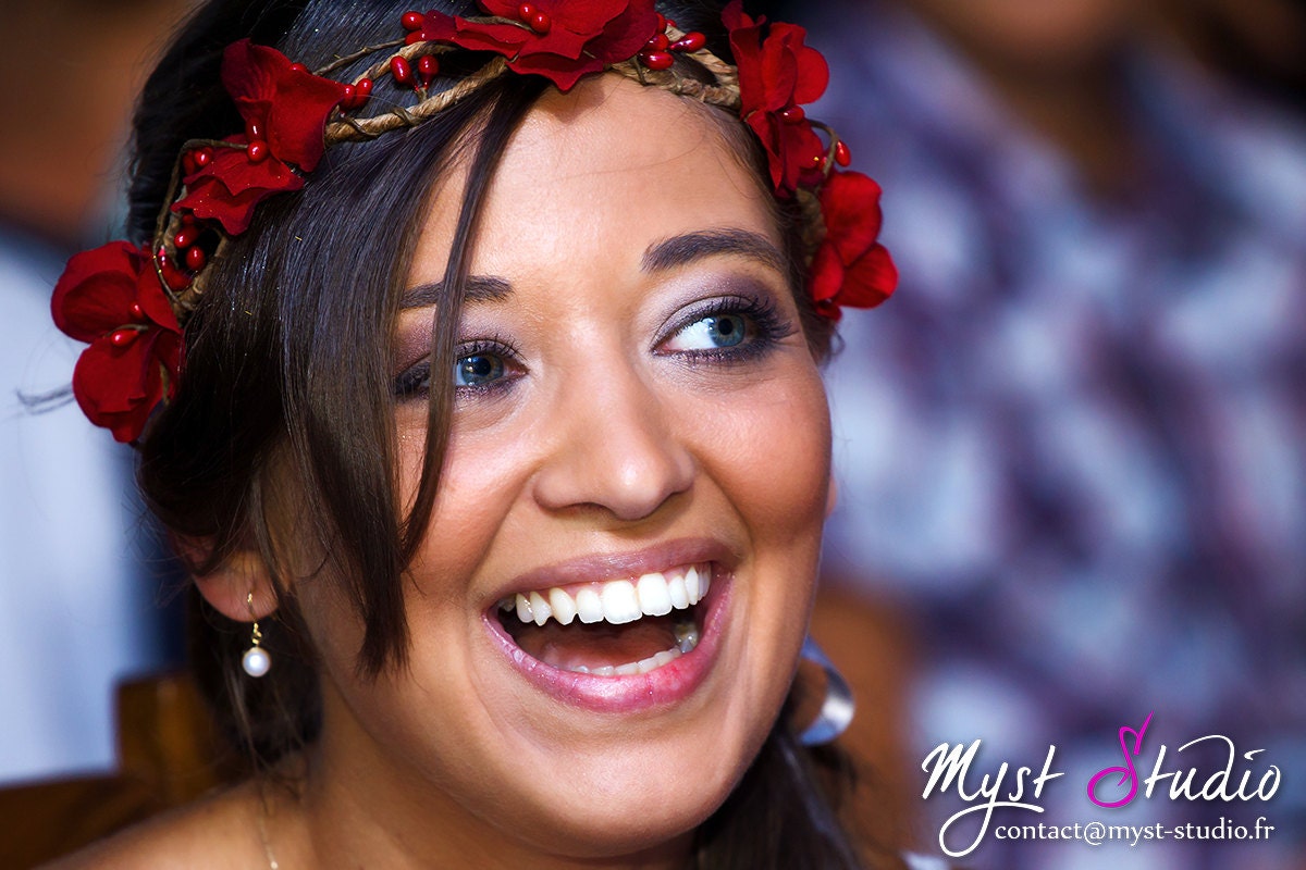 Bridal flower head wreath in red (hydrangea)