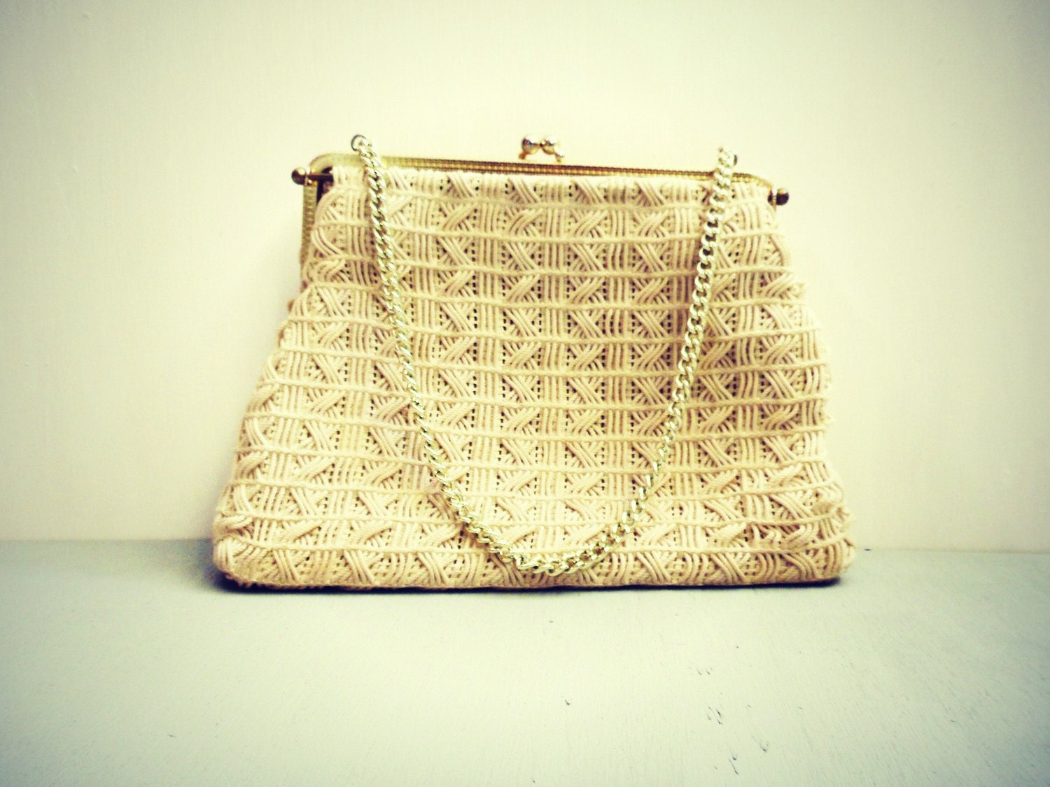 Vintage 1960s ivory clutch w golden strap