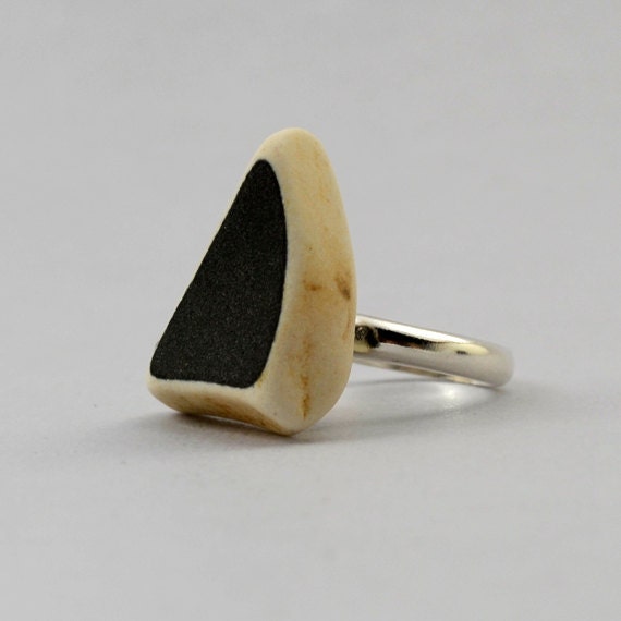 Black Triangle // One Off Rings collection // European size 52 // Construction Waste // ceramic stone // silver ring