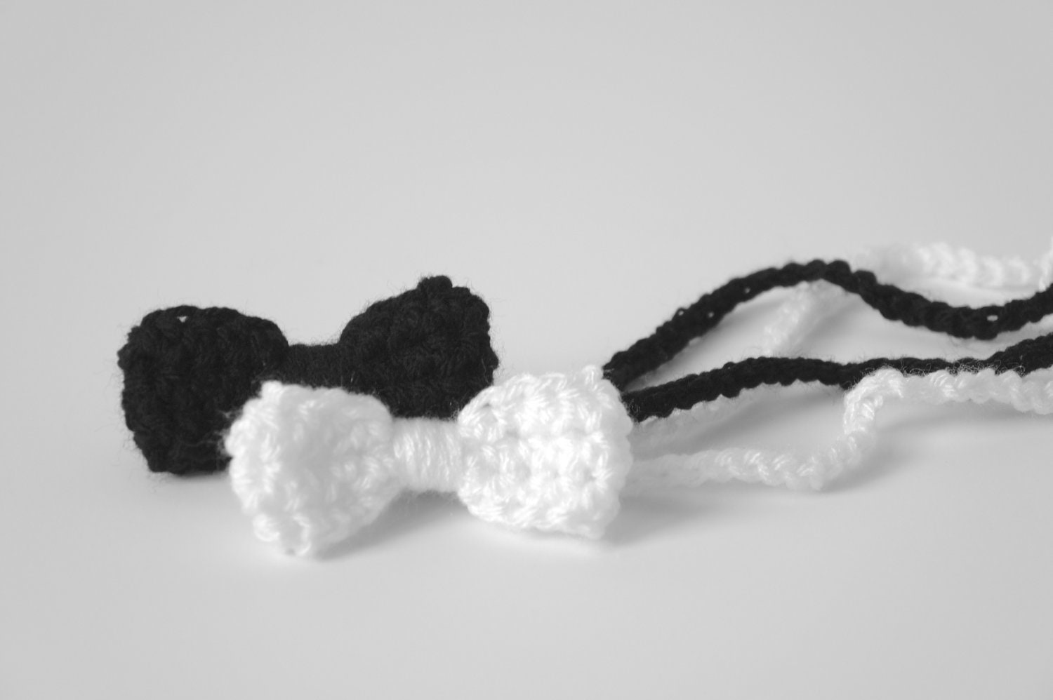 CROCHET BOW in winter white, headband / bow tie