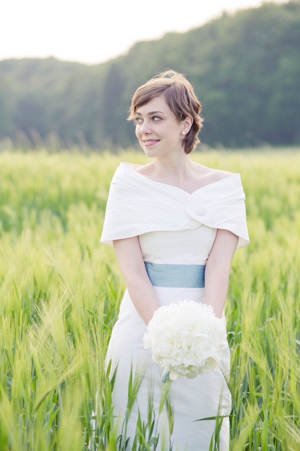 Tippet, stole, scarf for the wedding dress in ivory with big button, made of pure silk.