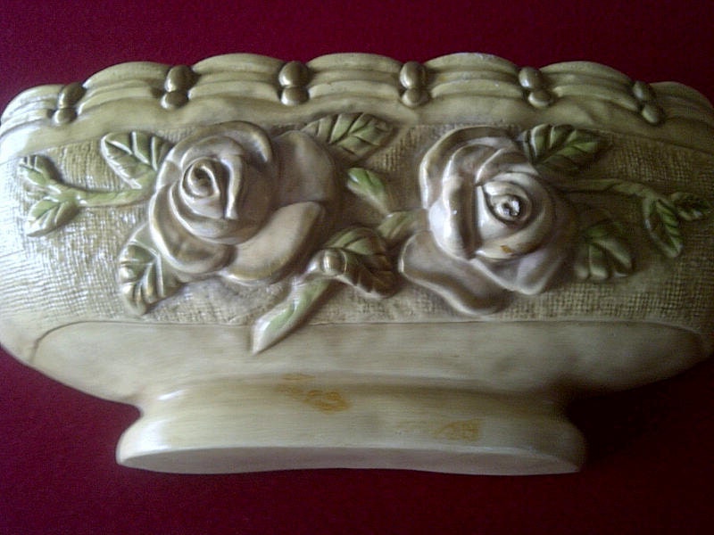 Chalkware Rose Bowl Wall Plaque Pocket