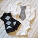 Newborn baby boy tie onesie/bodysuit and leg warmer set, long or short sleeves, argyle, gray, Photo Prop